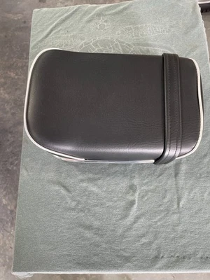 Vintage BMW bread loaf, pillion seat R60/2 R50/2 R69S R60US 52517002007 - Изображение 1 из 4