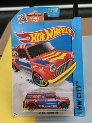 Hot Wheels #27 HW City-HW Art Cars '67 Austin Mini Van 2015 variante roja con Pr5 Sp Foto 1 de 2