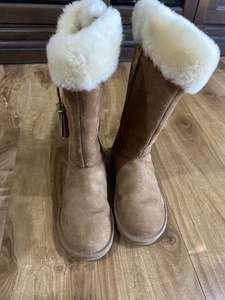 UGG Plumdale Stiefel Größe 5 Chestnut Tassel Zip Wildleder Lammfell gefüttert - Bild 1 von 9