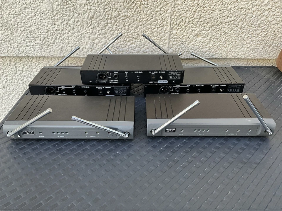 TRANTEC S4.4 Radio Microphone Diversity Receiver CH 70 UHF Freq 863-865Mhz (x 1) - Image 1 of 4