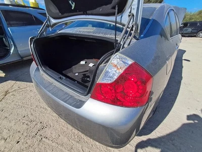 Used Right Tail Light Assembly fits: 2006 Infiniti M35 quarter panel mounted Rig — 第 1/4 张图片