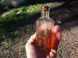 Antique 1900s? Sloan's Liniment Kills Pain Embossed Glass Bottle Apothecary VNTG - Picture 1 of 4