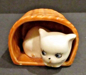 VINTAGE Napco Japan White Kitten Cat Laying In Basket Porcelain Figurine - Picture 1 of 7