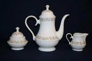Juego de té café bayas bronceadas hojas azules amarillas porcelana Jaeger Crown - Imagen 1 de 10