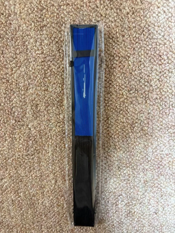 Ventilador Plegable Sensu AdidaINI Colaboración Azul Kyosuke Fujimaki adida Foto 1 de 1