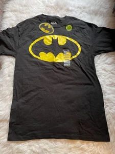 NWT DC Comics Batman Short Sleeve Tshirt Glows in Dark M - Picture 1 of 6