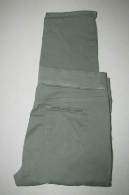 Pantalones de mezclilla cortos para mujer Gloria Vanderbilt. Talla 12 verde. Entrepierna 24 1/2". Foto 1 de 3