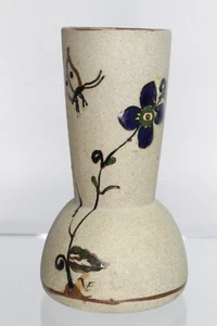 Jarrón vintage firmado de gres mariposa con flor Tonala colibrí - Imagen 1 de 9