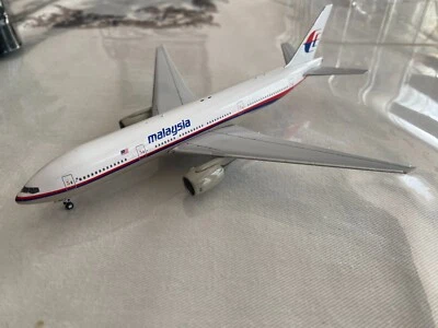 Modelos NG 1/400 Malaysia Airlines Boeing 777-200ER Reg. 9M-MRO *LEER* Foto 1 de 4