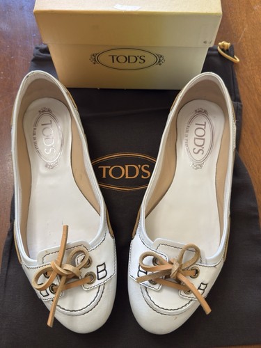 TOD’S Mocassini da guida Tod's Gommino da donna taglia US 6 5 36 5 in pelle bianca marrone chiaro con fiocco