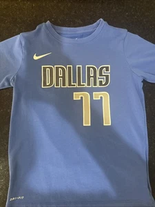 Nike Dallas Mavericks Luka Doncic DriFit T-Shirt Kids Small - Picture 1 of 3