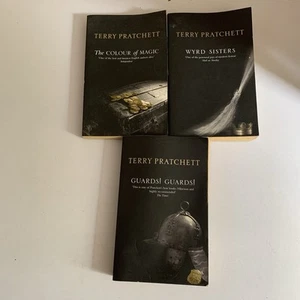 Terry Pratchett Book Bundle x 3 Black Paperback Versions Colour of Magic etc - Picture 1 of 6
