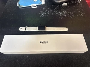 Apple Watch Series 3 38mm GPS WiFi Cellular Connectivity Silver - Picture 1 of 10