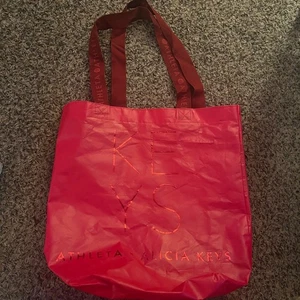 Athleta Alicia Keys Red Tote Bag Reusable Shopping Grocery Travel Gym - Picture 1 of 9