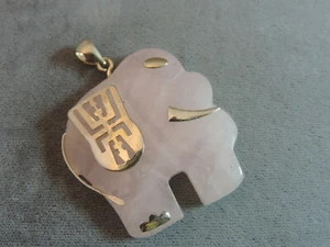 Ciondolo Fortunato Elefante In Pietra Di Quarzo Rosa Intagliato Argento Ch 20 - Foto 1 di 4