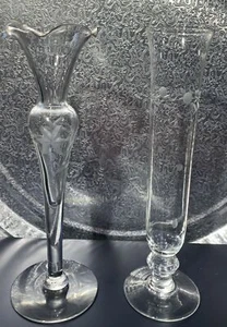 Vintage Paar Knospenvasen geätzt klar 8" zart geriffelt geraffter Rand top - Bild 1 von 12