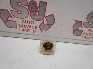 Interruttore di pericolo Mitsubishi L200 2005-2015 - Foto 1 di 3