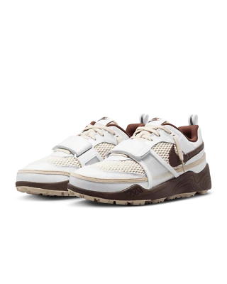 HQ3073-100 Travis Scott Nike Zoom Field Jaxx White and Light Chocolate (Herren) - Bild 1 von 4