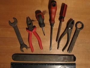 Werkzeugsatz - Kawasaki Spanner Daihatsu Zange Pozi/Flachschraubendreher 12" Reifenhebel - Bild 1 von 11