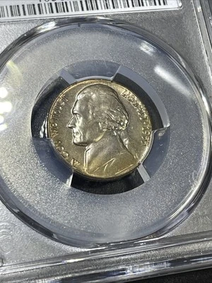 Lote de 1955 Jefferson Nickel PCGS MS65 A Penny NGC 64 RD a 1988 Penny Uncir. Foto 1 de 4