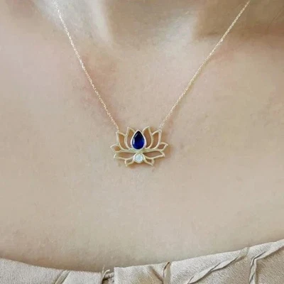 Colgante de plata de ley 925 amarillo con forma de loto zafiro simulado corte pera de 2 quilates Foto 1 de 4