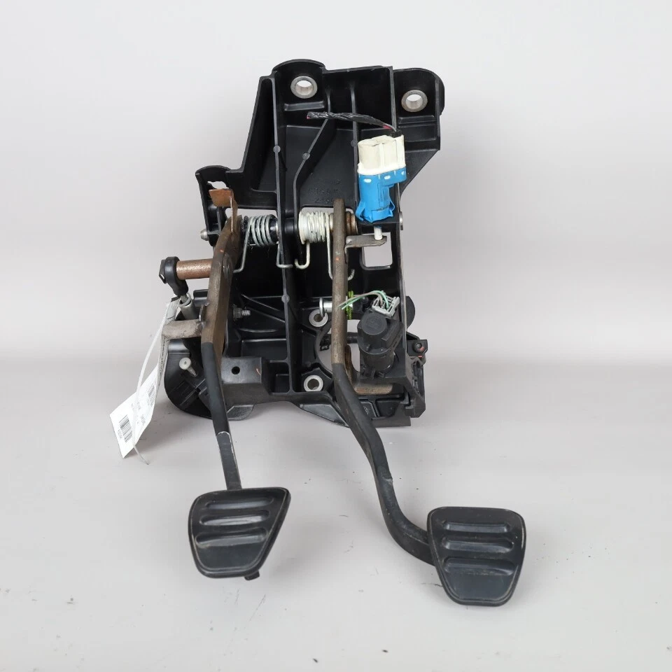 Ford Mustang 2006-2009 embrague pedal de freno transmisión manual K850K2450 OEM usado Foto 1 de 4