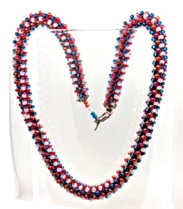"Follow the Flag" gehäkelte Glas Halskette Handarbeit Schmuck Designs Mode - Bild 1 von 8