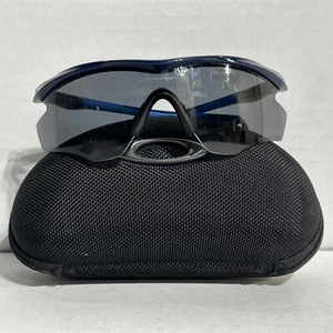 OAKLEY M2 POLISHED NAVY POLARIZED GREY LENS OO9212- 07 SUNGLASSES With HARD CASE - Picture 1 of 5