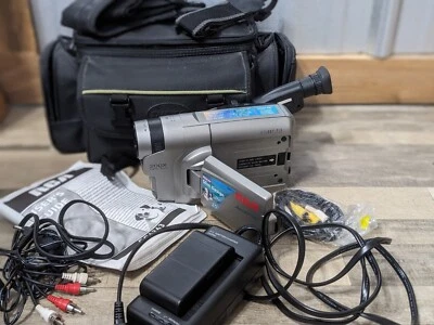 RCA CC6363 VHS-C Compact Camcorder - Bundle Includes Manual UNTESTED Parts Only - Image 1 of 4