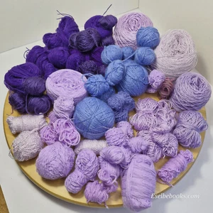 Shades of purple/lavender/lilac acrylic yarn 1; 2 and 3 ply - 400 grams (220) - Picture 1 of 12