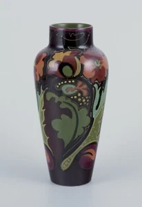 Gouda, Netherlands. Unique Art Nouveau vase in glazed ceramic, ca. 1920/30’erne. - Zdjęcie 1 z 6