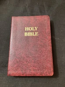HOLY BIBLE Fireside Study New American Bible 1993-1994 Edition Red Leatherette - Bild 1 von 6