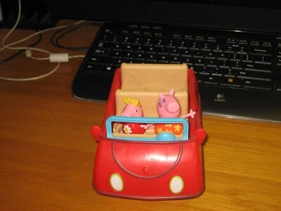 2003 PEPPA PIG'S TALKING/SOUNDS RED CAR PLAYSET WITH TWO FIGURES - Imagem 1 de 4