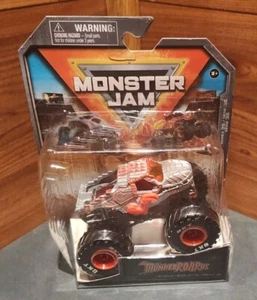 NUOVO 2024 SPINMASTER MONSTER JAM™ *THUNDERROARUS* 1:64 PRESSOFUSO SIGILLATO IN FABBRICA - Foto 1 di 8