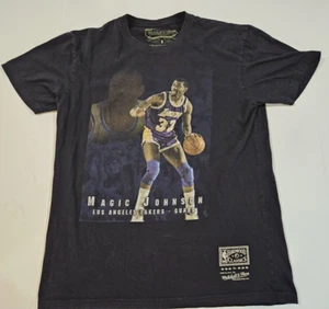 Camiseta Hardwood Classics Mitchell & Ness Magic Johnson hoja de estadísticas talla mediana - Imagen 1 de 8