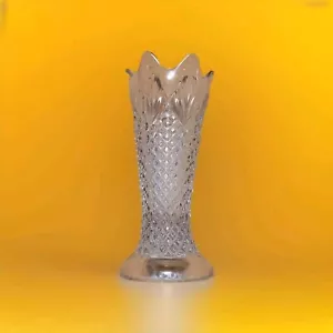 Beautiful Vintage Clear Glass 6" Tall Flower Vase - Picture 1 of 7