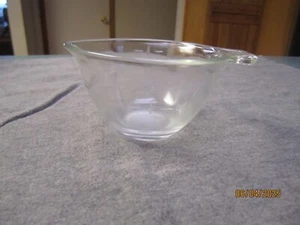 VINTAGE PYREX LACRIMA 1 TAZZA CIOTOLA DI MISCELAZIONE/MISURAZIONE con beccuccio - Foto 1 di 7