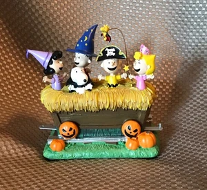 BRADFORD EXCHANGE SNOOPY "HAUNTINGLY HAPPY HAYRIDE" Charlie Brown geformter Zug - Bild 1 von 7