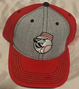 Imagen de mascota retro de los Rojos de Cincinnati Fox Sports Ohio ajustable  - Imagen 1 de 4