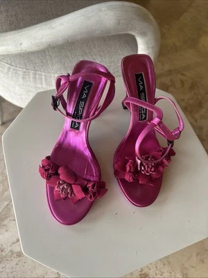 Tacones de satén floral rosa Via Spiga Foto 1 de 4