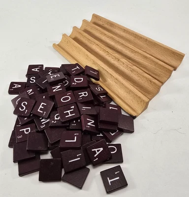 Azulejos e suportes Scrabble Deluxe 1989 95 azulejos 4 suportes - Imagem 1 de 2