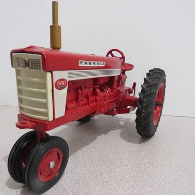 Ertl  IH Farmall 560 Tractor Made in USA  1/16 IH-408-E - Image 1 of 4