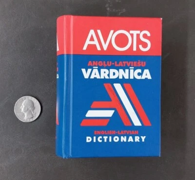 Avots English-Latvian Dictionary APPROX.10,000 ENTRIES TRAVEL SIZE POCKET 2001 - Image 1 of 3