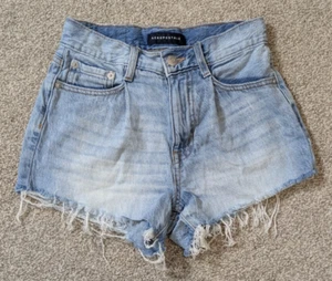 AEROPOSTALE Blue Denim Mid-Rise Pleated Cut-Off Jean Mom Shorts; Size 00 - Picture 1 of 4