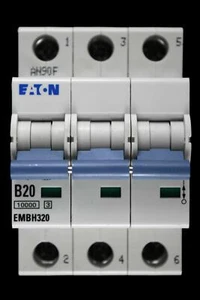 EATON 20 AMP CURVA B 10kA INTERRUTTORE MCB TRIPLO POLO EMBH320 - Foto 1 di 7