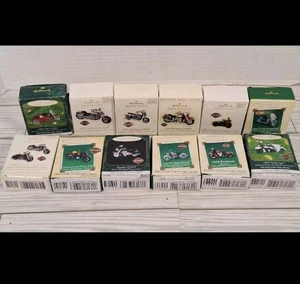 12 Hallmark Keepsake Harley-Davidson Weihnachtsschmuck - Motorrad Miniaturen - Bild 1 von 6
