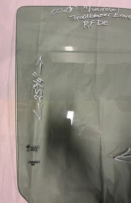 2002-2009 GMC ENVOY/ CHEVROLET TRAILBLAZER RIGHT PASSENGER FRONT DOOR GLASS - Image 1 of 4