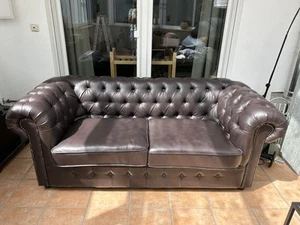 Sofa, Couch mit Nieten, Chesterfield – Kolonialstil, Braun, Breite Circa 190 cm - Bild 1 von 7