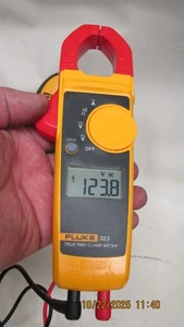 Schöne Fluke 323 Digitalanzeige Stromzange Voltmeter mit Tragetasche True RMS - Bild 1 von 6