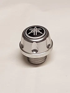 Öleinfüllstutzen Tmax 500-530-560 von 2001 bis 2023 Aluminium silber eloxiert - Bild 1 von 3